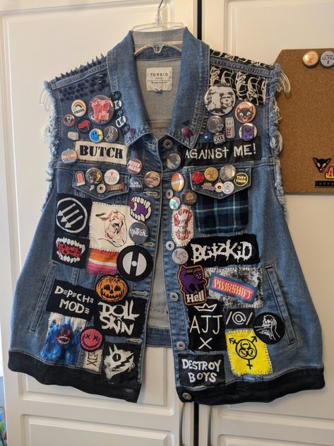 Punk Fashion Diy, Punk Culture, Crust Punk, Punk Patches, Battle Jacket, Diy Jacket, Funky Outfits, Emo Outfits, Punk Outfits