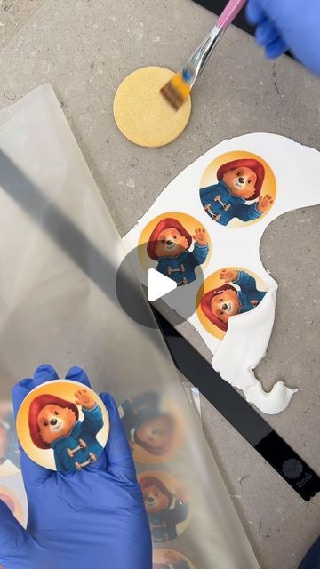 Lana | 🍪 Custom Sugar Cookies 🎨 Paint Palettes (PYO) on Instagram: "❗️Super quick edible image cookie demo❗️  A lot of people have asked me how I get my edible images cookies to look so good! I’ve made a very quick reel and all details are listed below! Please note: it’s a mini version of my usual process - I usually roll & cut more fondant at a time but was very time poor when making the reel 🤗  Products used:   ⭐️ Edible images printed at home using my @edibleimagesupplies system   ⭐️ Cover Up Original & 6mm rolling guides (Use code ‘NORTY10’ to get 10% off @savvycakessydney )  ⭐️ Circle lever punch is a Fiskars 2XL from @spotlightstores and I have a custom cookie cutter that I had made to fit the same size (roughly 65mm)  ⭐️ Fondant I use is @bakelsau   Process:   ⭐️ Bake cookies usi Fondant Covered Cookies, Edible Image Cookies, Edible Paper Cookies, Sugar Sheets, Custom Sugar Cookies, Edible Paper, Paint Palettes, Edible Cookies, Custom Cookie