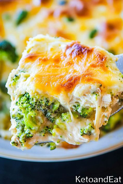 Keto Chicken Broccoli Casserole - Easy Low Carb Recipe Chicken Bake Low Carb, Keto Chicken Green Beans, Keto Chicken Thigh Casserole Recipes, Keto Chicken Broccoli Alfredo Casserole, Chicken Broccoli Spinach Recipe, Bariatric Chicken Recipes Sleeve, Cheesy Chicken And Broccoli Bake, Leftover Chicken Recipes Keto Friendly, Chicken Broccoli Alfredo Bake Low Carb