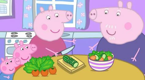 Granny Pig makes green salad!!! Bebe'!!! Veggies are good for you!!! Peppa Pig Food, Cartoon Pancakes, Heo Peppa, Peppa Pig Cartoon, Sea Creatures Drawing, Pepper Pig, Peppa Pig Funny, Pigs Eating, Cartoons For Kids