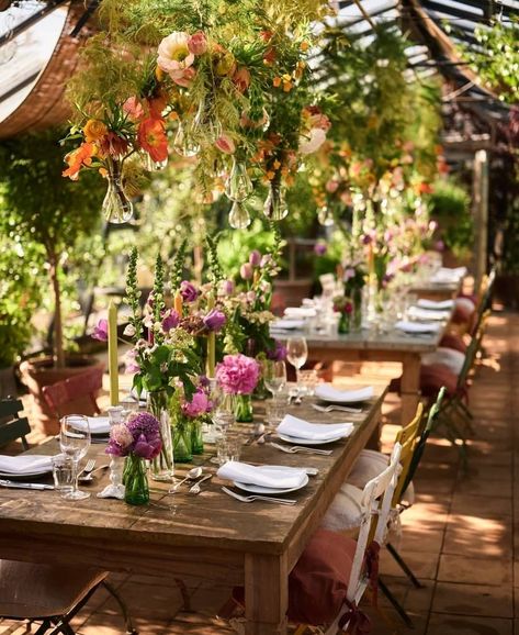 Chillout London! on Instagram: “Fine dine 💚👌 (chillout spot @petershamnurseries) #petershamnurseries” Botanical Center, Wedding Tent Decorations, Petersham Nurseries, Nursery Style, Tent Decorations, Wedding Tent, Marquee Wedding, Wedding Planning Advice, Garden Theme