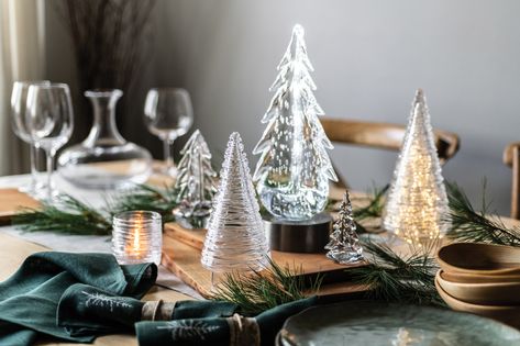 All spruced up 🌲🌲🌲  Shop Simon Pearce Evergreens Simon Pearce, Tablescape Inspiration, Kathy Kuo Home, Luxury Holidays, Holiday Entertaining, Luxury Gifts, Gifts Holiday, Classic Christmas, Vermont