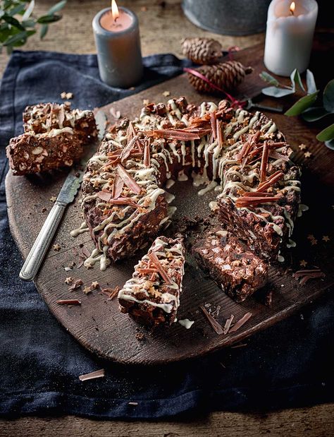 Find 1000s of triple-tested recipes, expert cooking advice from your favourite celebrity chefs and the latest food trends Rocky Road Wreath, Rocky Road Christmas Pudding, Canapé Ideas, Christmas Day Food, Christmas Ice Cream Cake, Wreath Recipe, Christmas Pavlova, Christmas Ice Cream, Vanilla Bean Cheesecake