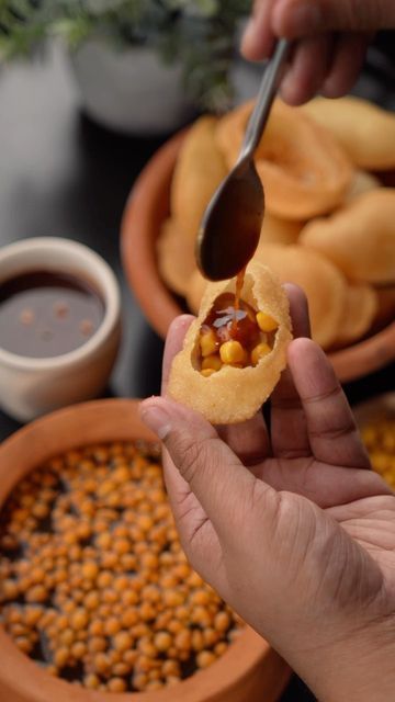 Gol Gappe, Pani Puri Recipe, Puri Recipes, Pani Puri, Green Chutney, Tasty Recipes Videos, Weekend Meals, Desi Food, School Food