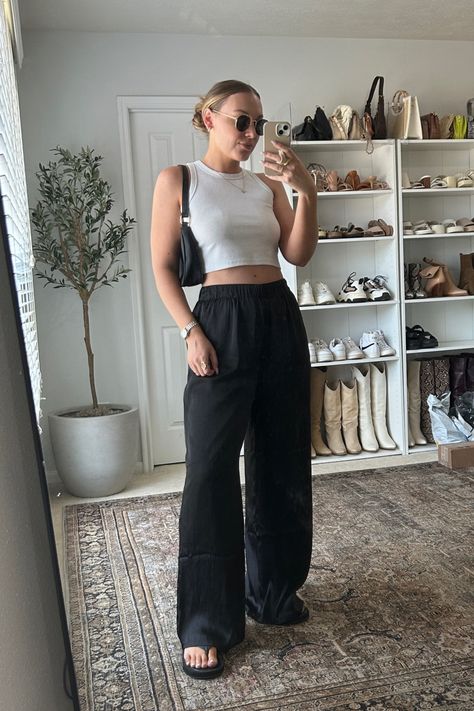 Open Leg Pants Outfit, Linen Trousers Outfit Casual, Casual Black Pants Outfit Summer, Summer Outfits Flowy Pants, Black Linen Trousers Outfit Summer, Flowy Wide Leg Pants Outfit, Black Drawstring Pants Outfit, Black Cotton Pants Outfit, Outfits With Black Linen Pants