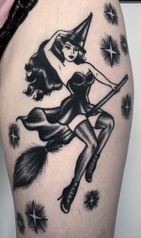 Witch Tattoo, Spooky Tattoos, Pin Up Tattoos, Horror Tattoo, Tattoo Style Drawings, Halloween Tattoos, Dream Tattoos, Piercing Tattoo, Pretty Tattoos