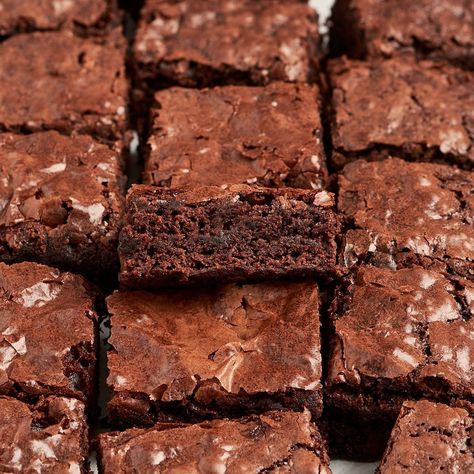 If you love Mexican hot chocolate, you'll like this Mexican brownies recipe. It adds those same flavors to a box brownie mix, making a quick and easy but distinctive dessert. Mexican Brownies Easy, Mexican Chocolate Brownies, Make Boxed Brownies Better, Mexican Brownies Boxed, Mexican Brownies Recipe, Upgrade Boxed Brownies, Abuelita Hot Chocolate Brownies, Spicy Brownies, Mexican Brownies