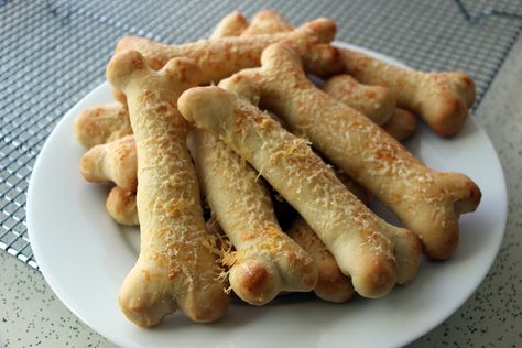 Halloween Bread Stick Bones, Bone Shaped Breadsticks, Halloween Ribs Food, Halloween Potluck Foods, Bone Breadsticks, Breadstick Bones, Halloween Bread, Bread Stick, Skeleton Party