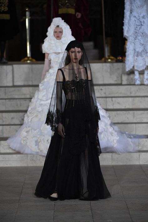 Vampire Fashion Runway, Haute Goth Aesthetic, Gothic Veil Aesthetic, Princess Goth Outfits, Black Wedding Dress With Veil, High Fashion Vampire, Dolce Gabbana Wedding Dress, Neo Gothic Aesthetic, Gothic Fashion Runway