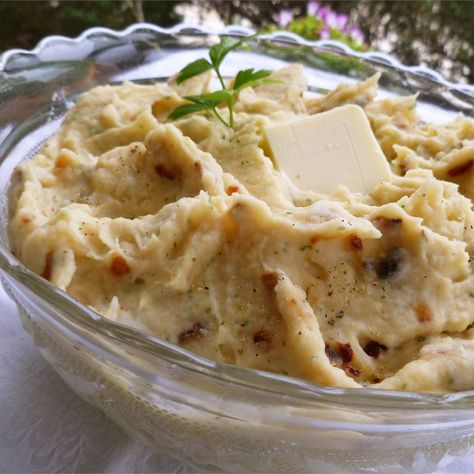 Kicked Up Mashed Potato Recipes Best Mashed Potatoes Ever, Onion Water, Sweet Potatoe Bites, Best Mashed Potatoes, Mashed Potato Recipes, Dinner Side Dishes, White Potatoes, Holiday Side Dishes, Potato Side Dishes