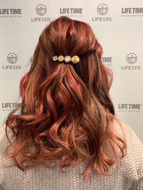 #pinkhair #coralhair #pinkhairdontcare #pinkhighlights #rosegold #rosegoldhair #hairstyles #haircolor #haircolorideas #highlightsinstagram #highlights Coral Hair, Pink Highlights, Rose Gold Hair, Gold Highlights, Coral And Gold, Vintage Inspired Outfits, Pink Hair, Highlights, Hair Extensions