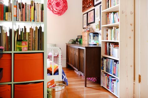 Bridget Payne San Francisco Home Tour Photos | Apartment Therapy Small Rental Apartment, 1960s Interior Design, Tenderloin San Francisco, 1960s Interior, San Francisco Apartment, Pallet Tv Stands, Art Apartment, Lp Storage, Bookshelves In Living Room