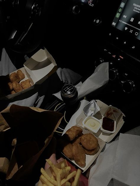 Late Night Mcdonalds Aesthetic, Mcdonalds At Night, Drive Thru Mcdonalds Night, Late Night Mcdonalds, Mcdonalds Date, Boyfriend Moodboard, Mcdonalds Aesthetic, Mcdonald's Aesthetic, Diaries Aesthetic