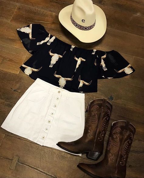 Vaquero Outfit, Rancho Outfits, Ranchera Outfits, Vaquera Outfits, Cute Cowgirl Outfits, Cowgirl Style Outfits, Southern Outfits, Country Style Outfits, Western Wear Outfits