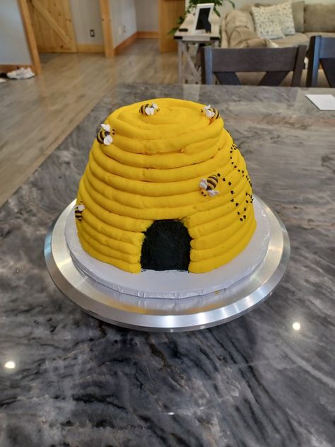 Bee hive cake Hive Cake, Bee Hive Cake, Bee Hive, Gender Reveal, Bee, Cake, Birthday