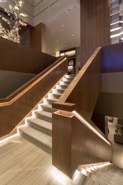 Stairs Lighting, Staircase Handrail, Escalier Design, Stairs Design Modern, Stair Handrail, Painted Stairs, Staircase Railings, Stair Decor, Stair Lighting