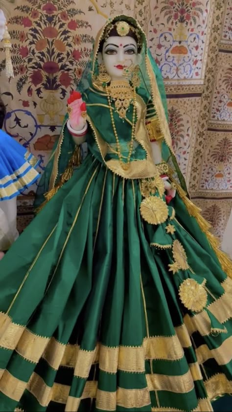 Gangour Mata, Radha Rani Look, Radha Rani Dress, Radha Rani Image Barsana, Radha Krishna Dress, Krishna Clothes, Deity Clothes, God Clothes, Laddu Gopal Dresses