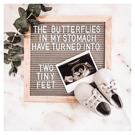 Bos Baby, Pregnancy Announcement Pictures, Announcement Pictures, Creative Pregnancy Announcement, Baby Announcement Photoshoot, Fun Baby Announcement, Baby Announcement Pictures, Cute Pregnancy Announcement