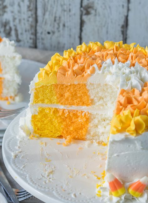 Candy Corn Layer Cake! The perfect dessert for this year's Halloween Party! Candy Corn Cake, Corn Cake, Future Chef, Layer Cake Recipes, Corn Cakes, White Cake Mixes, Weird Food, Round Cake Pans, Halloween Cakes