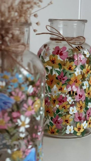 Diy Jar Painting Ideas, Painted Glass Vases Diy, Jar Ideas Decorative, Glass Vase Painting Ideas, Jar Painting Ideas Cute, Painting Diy Ideas, Mason Jar Painting Ideas, Glass Jar Crafts, Glass Vase Painting