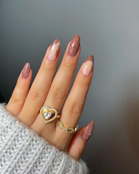 50+ Cute New Years Eve Nails That Are Super Trendy! - Prada & Pearls Gold Nails With Design, Copper Nails Designs, Copper Nails, New Years Nail Designs, Unghie Sfumate, New Years Eve Nails, Work Nails, Nail Designs Glitter, New Year's Nails