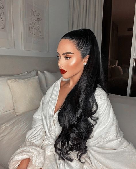 Red Lips Aesthetic, Red Lipstick Aesthetic, Hair Down Styles, Bridal Hair Down, Medium Curls, Perfect Hairstyle, Beautiful Hairstyles, High Ponytail, Hair Down