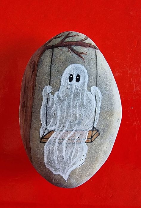 Love on the rocks uk (Hiding Rocks ~ Making Smiles) | Today's Halloweenie Painting Ideas For Halloween, Painted Rock Ideas, Painted Pavers, Christmas Pebble Art, Halloween Crafts To Sell, Ladybug Rocks, Canvas Inspiration, Shell Painting, Fall Rock