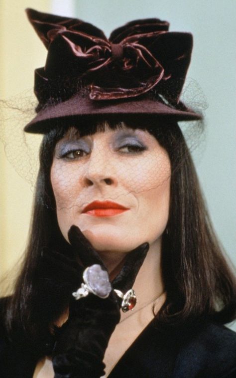 Anjelica Huston as The Grand High Witch, 'Miss Eva Ernst' in The Witches (1990) Grand High Witch, The Witches 1990, The Witch Movie, Witches Night Out, Best Halloween Movies, Which Witch, Melissa Joan Hart, Anjelica Huston, The Royal Tenenbaums