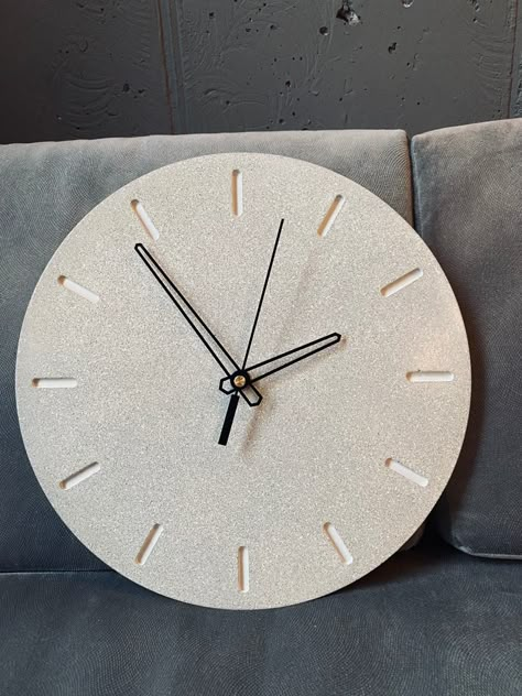 Jesmonite Clock, Concrete Clock, Wall Clock Ideas, Terrazzo Wall, Creative Pottery, Marble Accessories, Limestone Wall, Diy Furniture Decor, Clock Ideas