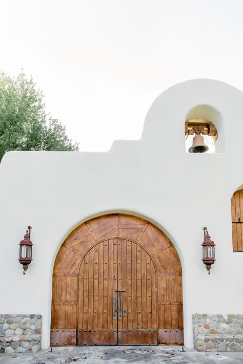 21 Arizona Wedding Venues We love | Photo + Films | Stephen & Melissa Wedding Venues Arizona, Oro Valley Arizona, Simple Church Wedding, Scottsdale Wedding Venues, Scottsdale Resorts, Villa Siena, Bella Wedding, Arizona Wedding Venues, Wedgewood Wedding