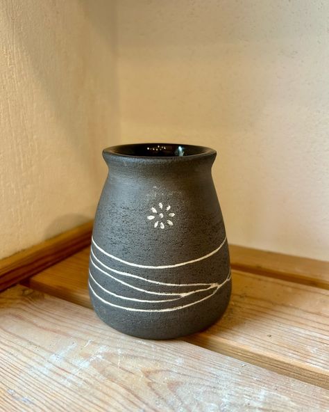 Let me FLOW.🧘🏻‍♀️ Wheelthrown + Mishima technique Nigra 2002 Black Clay. Fired at 1060° . . . . #陶芸 #pottery #ceramic #clay #budvase #handmade #陶器 #vase #mishima Mishima Pottery, Mishima Ceramics, Mishima Technique, Black Clay, Sgraffito, Ceramic Clay, Wheel Thrown, Hand Built, Bud Vases