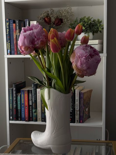 flowers, bouquet, flower inspo, vase, western vase, cowboy boot Western Vase, Flower Arrangements Unique, Modern Aesthetic Room, Cowboy Boot Vase, Room Wedding Decor, Boot Planter, Boot Vase, Wedding Decor Vases, Unique Boots