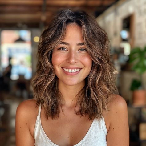 Hair Cuts Thick Hair, Haircut And Highlights, Wavy Medium Length Hair, Wavy Haircuts Medium, Hair With Long Layers, Thick Wavy Haircuts, Collarbone Length Hair, Shoulder Length Wavy Hair, Wavy Layered Hair