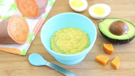 Another brain boosting recipe for your baby AND toddler. Egg yolk, avocado and sweet potato puree. +6 Months. Breakfast or lunch idea. Avocado Baby Puree, Avocado Sweet Potato, Meat Baby Food, Newborn Food, Baby Food Recipes Stage 1, Egg Yolk Recipes, Steamed Sweet Potato, Baby Breakfast, Baby Food Chart