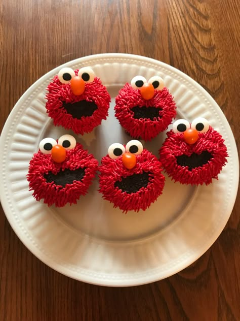 Diy Elmo Cupcakes, Elmo Birthday Cupcakes, Elmo Number Cake, Elmo Cake Diy, Simple Elmo Cake, Cupcakes Decoration Funny, Elmo Cupcake Cake, Elmo Dessert Table, Elmo Cake Ideas