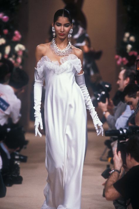 Ysl Runway, Yves Saint Laurent Dress, Saint Laurent Couture, Yves Saint Laurent Couture, Saint Laurent Dress, Yves St Laurent, 90s Runway Fashion, Runway Fashion Couture, 90s Runway