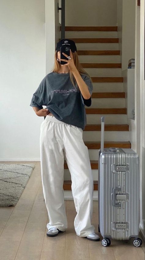 Casual Comfy Aesthetic Outfits, Summer Clean Girl Outfits, Minimalistic Outfits, Winter Fashion Outfits Casual, Corporate Outfits, Feeling Confident, Causual Outfits, Comfy Fashion, Basic Outfits