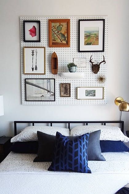 9 Creative Ways to Dress Up Your Walls #purewow Pegboard Headboard, Headboard Alternative, Peg Boards, Minimalist Bedroom Design, Design Sponge, Gallery Walls, Space Planning, Peg Board, Beautiful Bedrooms