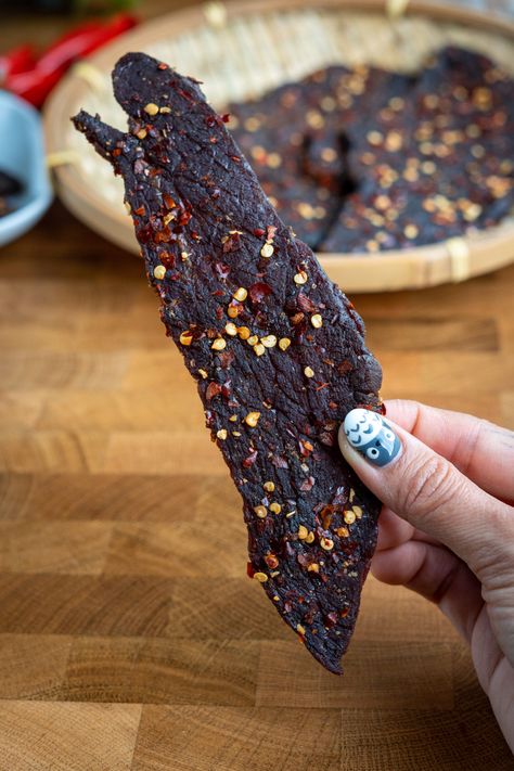 Peppered Beef Jerky Recipe, Beef Jerky Recipe Dehydrator, Beef Jerky Marinade, Homemade Beef Jerky Recipe, Jerky Recipes Dehydrator, Deer Jerky Recipe, Jerkey Recipes, Jerky Marinade, Making Beef Jerky