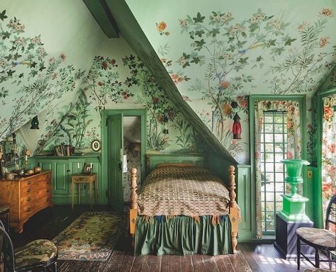 Cottagecore Green Bedroom, Green Wallpaper House, Vibrant Cottagecore, Green Wallpaper Bedroom, Panoramic Wallpaper, Painted Walls, Green Walls, Aesthetic Rooms, Design Del Prodotto