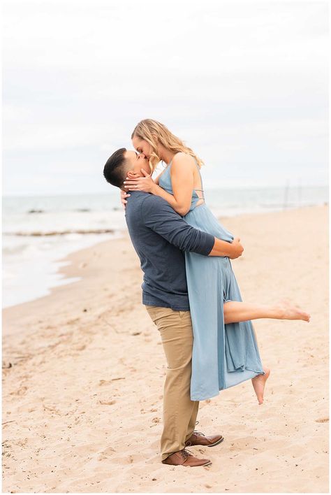 Sibling Beach Pictures, Engagement Photo Dresses, Wisconsin Engagement Photos, Chicago Engagement Pictures, Romantic Engagement Pictures, Engagement Photos On The Beach, Outfits For Engagement, Photo Romantic, Light And Airy Wedding