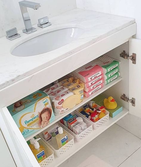 Chaos Cleared® on Instagram: “Under sink baby/kid organization 👏 all the essentials stocked up and organized in containers. 😍 .   📸: @brunacalejonorganizer  . . . .…” Fliers Design, Baby Bathroom Organization, Baby Room Ideas Early Years, Kid Organization, Baby Room Design Boy, Baby Nursery Organization, Baby Nursery Inspiration, Baby Room Organization, Baby Storage