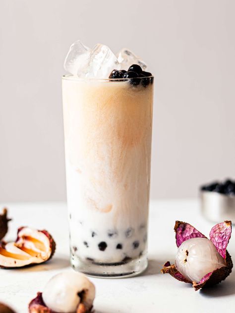 This lychee bubble tea combines sweet lychees with fresh coconut milk and energising green tea. It's a tasty fruity spin on the classic Taiwanese boba tea! Lychee Bubble Tea, Green Tea Boba, Tea Hampers, Lychee Iced Tea, Cornish Cream Tea, Lychee Tea, Strawberry Cheesecake Ice Cream, Apple Recipes Healthy, Bubble Tea Recipe