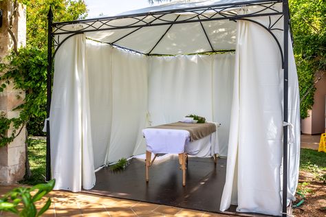 Outdoor Massage Cabin Outdoor Massage Gazebo, Massage Space Ideas, Outdoor Massage Space, Reiki Room Decor, Aesthetic Massage, Healing Room Ideas, Beach Massage, Outdoor Massage, Massage Ideas