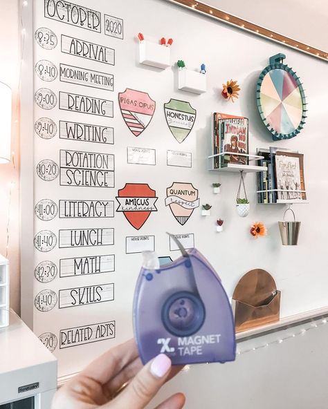 Classroom Diys, Teacher Organization Ideas, Classroom Vibes, Classroom Whiteboard, Fifth Grade Teacher, Classroom Organization Elementary, Classroom Goals, Dream Classroom, Teachers Classroom