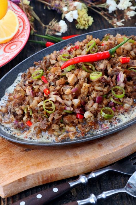 Beef Sisig, Sisig Recipe Philippines, Chicken Sisig, Sisig Recipe, Recipes Using Pork, Pork Sisig, Foxy Folksy, Pork Belly Slices, Pig Ears