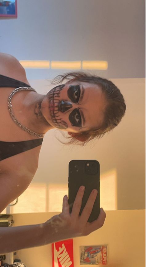 Skeleton Makeup Tate Langdon, Skelton Outfits Halloween, Skeleton Makeup Tate, Halloween Makeup Tate Langdon, Skeleton Makeup Scary, Skeleton Custome Halloween, Tate Makeup American Horror Story, Tate Langdon Makeup Easy, Tate Skeleton Makeup