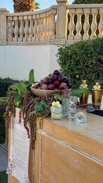 Backyard Wedding Dinner Ideas, Ideas For Cocktail Hour At Wedding, Wedding Fruit Decor, Bar Florals Wedding, Wedding Decor 2024, Cocktail Wedding Decorations, Wedding Content Creator, Cocktail Hour Wedding Decor, Martini Bar Wedding