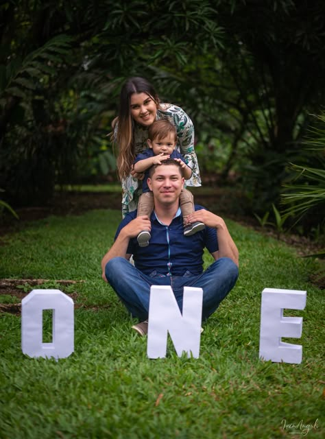 1 St Birthday Family Photoshoot, Prebirthday Photoshoot Ideas, One Year Birthday Photoshoot Ideas, 1st Bday Photoshoot Ideas, Family Birthday Photoshoot Ideas, 2 Birthday Photoshoot Ideas, Pre Birthday Shoot Baby Girl, 1st Birthday Boy Pictures, Pre Birthday Shoot Baby Boy