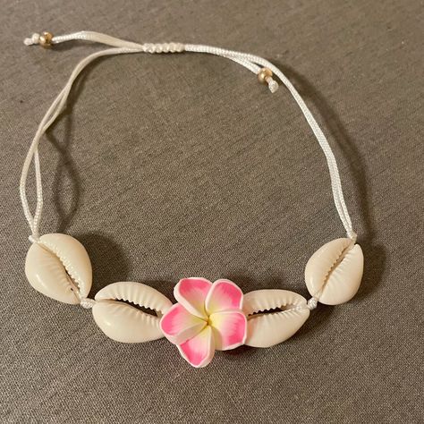 This Was Purchased While Visiting Oahu A Couple Weeks Ago. It Was Intended For A Friend, But Things Changed. This Bracelet Is Adjustable And Could Also Be Worn As An Anklet. It Has The Beige Shells And The Pink Hibiscus. Pink Beach Accessories, Hawaii Bracelets, Hibiscus Flower Bracelet, Hibiscus Jewelry, Hibiscus Bracelet, Hot Pink Bracelet, Sea Shell Bracelet, Hawaii Gift, Scarab Bracelet